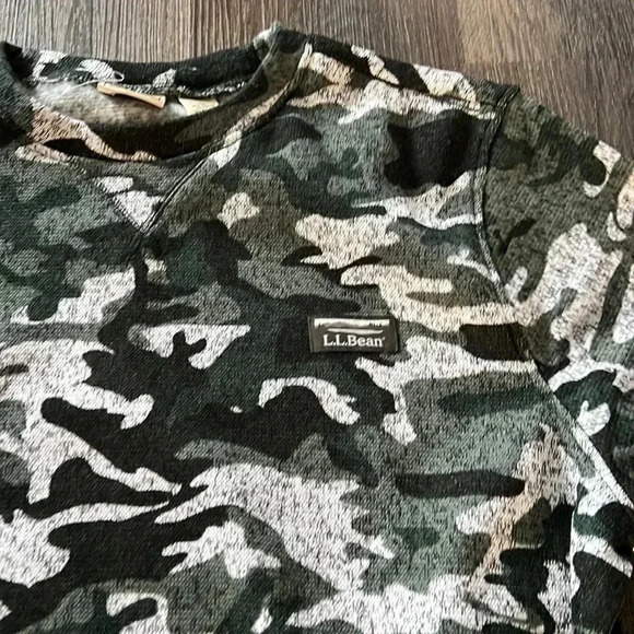 (27)NWOT LL BEAN  camo sweater - Picture 3 of 4